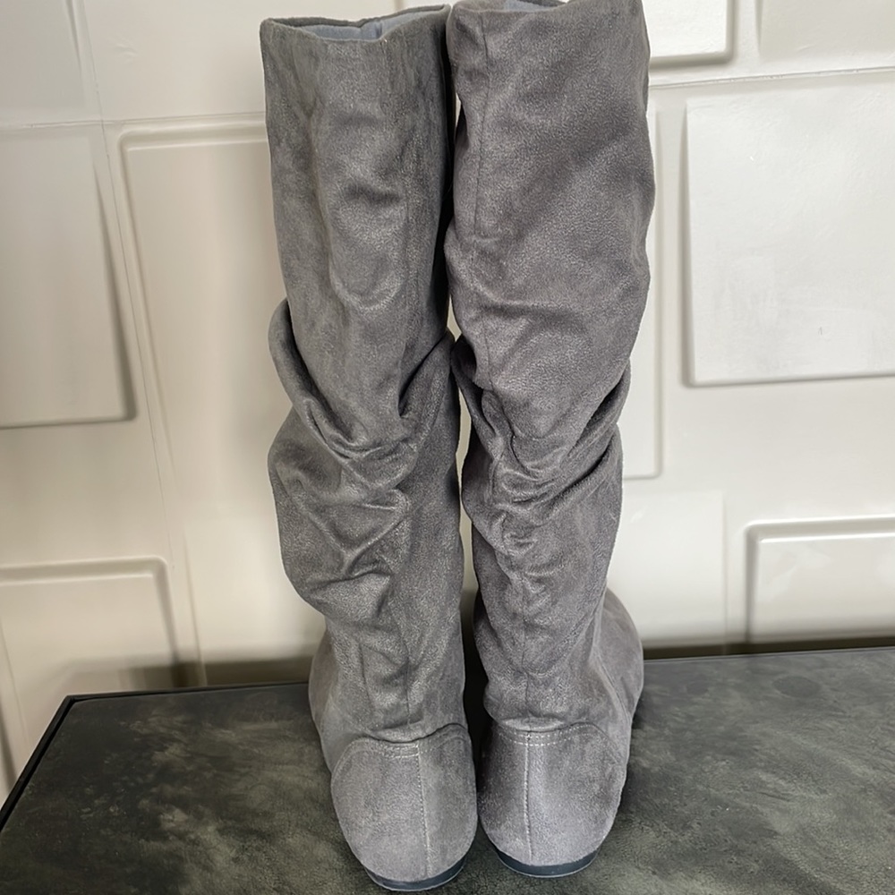 American Eagle Slouch Boots Gray Flat Pull On Siz… - image 4